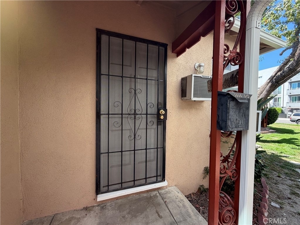 5646 1/2 Farmdale Avenue - Photo 15