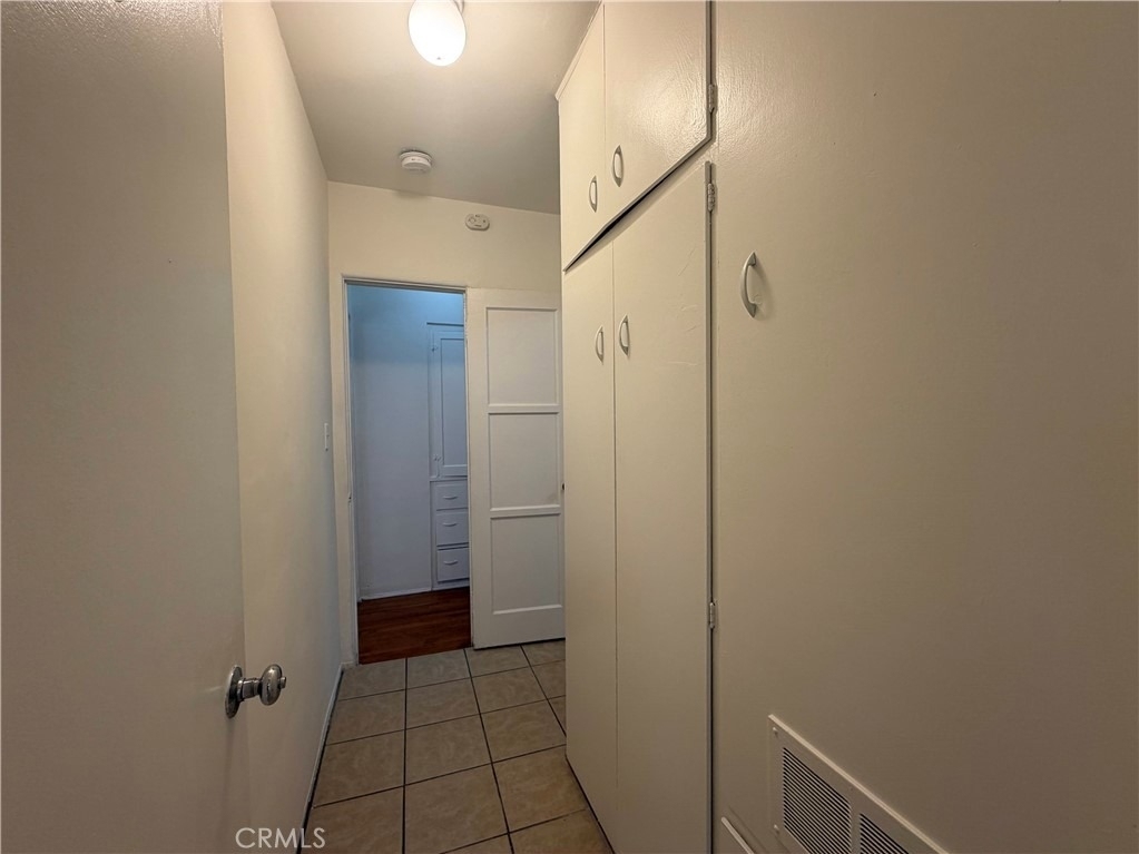 5646 1/2 Farmdale Avenue - Photo 11