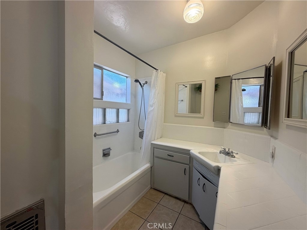 5646 1/2 Farmdale Avenue - Photo 10