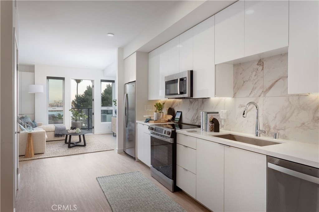 511 S Harbor - Photo 1
