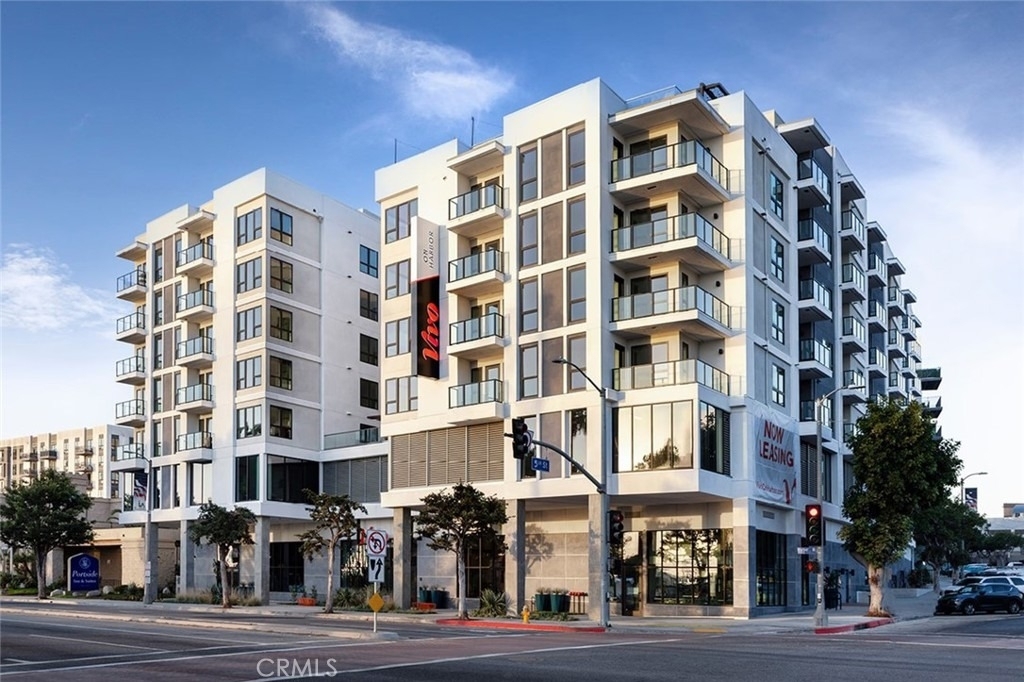 511 S Harbor - Photo 0