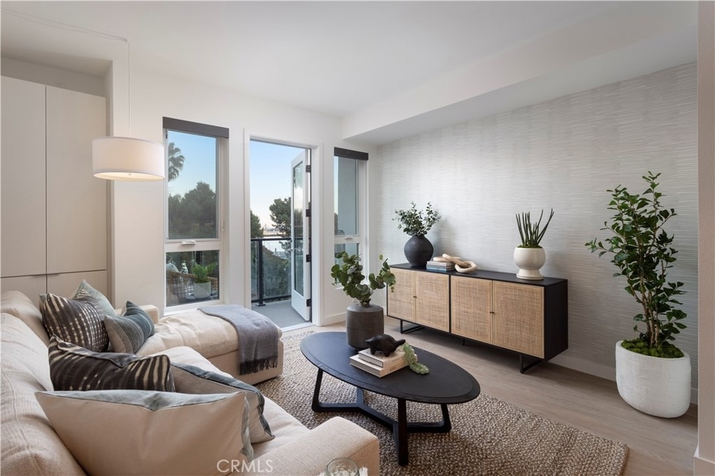 511 S Harbor - Photo 2