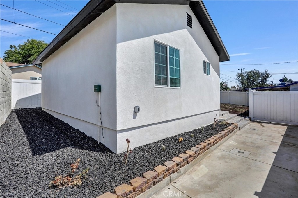 9983 Vernon Ave - Photo 2