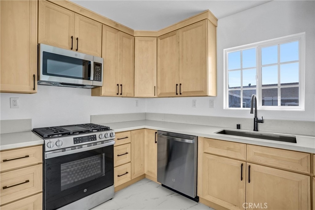 9983 Vernon Ave - Photo 9