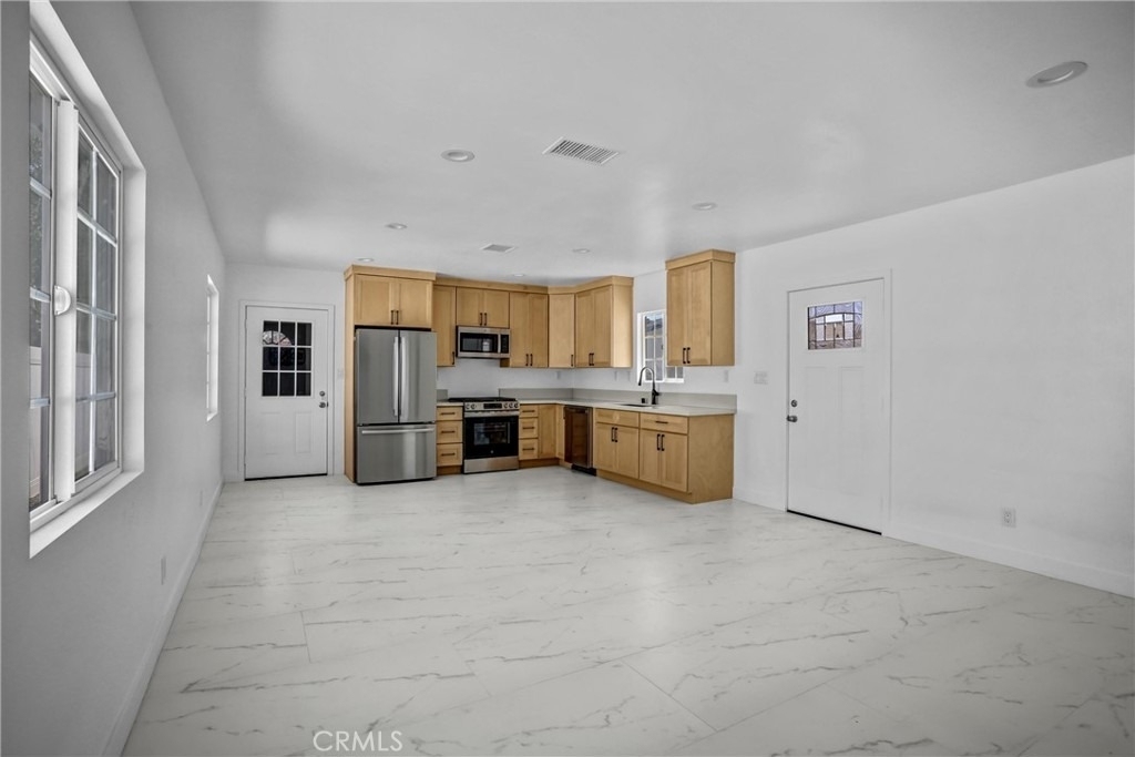 9983 Vernon Ave - Photo 7