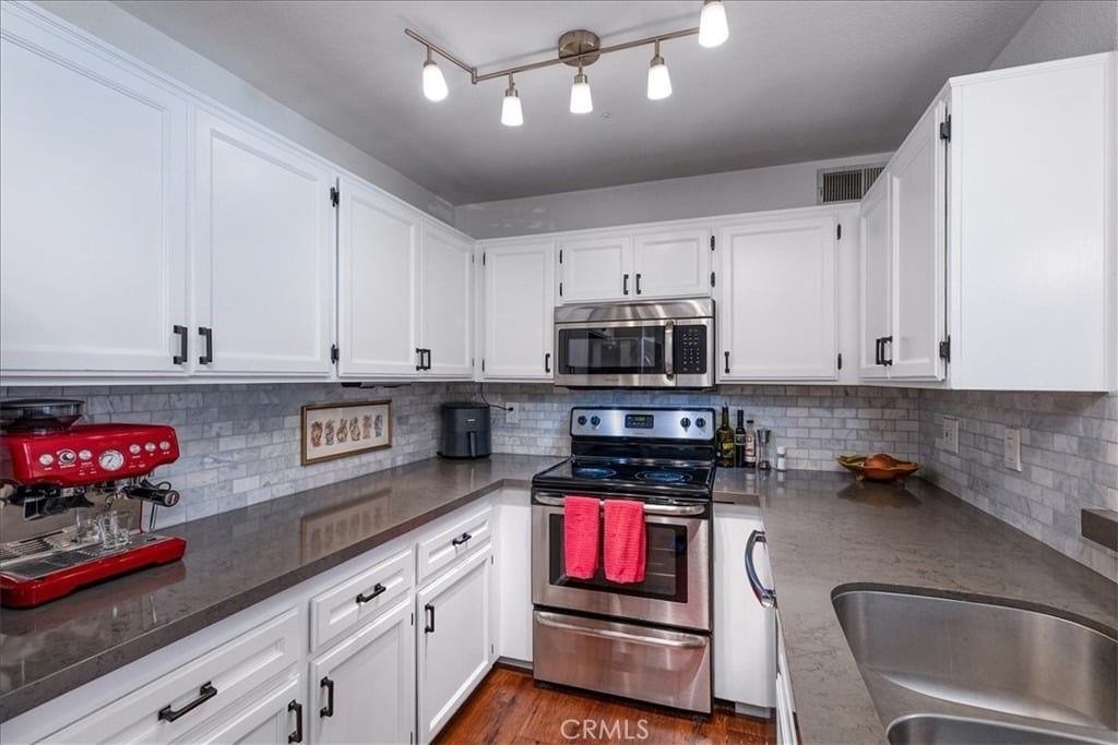 3930 Centre Street - Photo 9