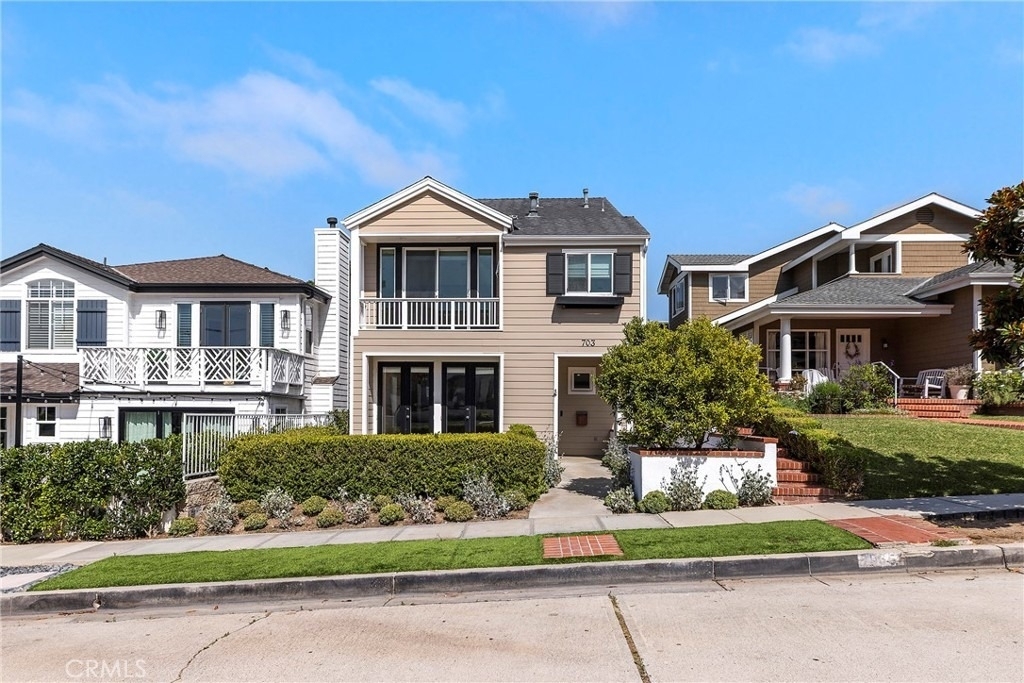 703 Poinsettia Avenue - Photo 0