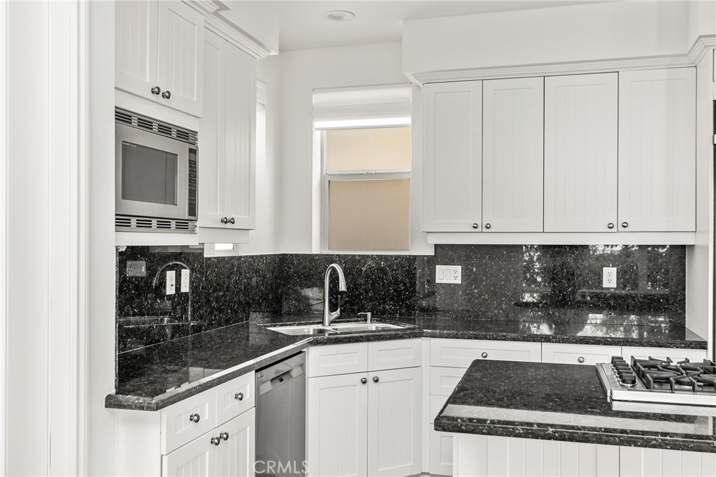 703 Poinsettia Avenue - Photo 6