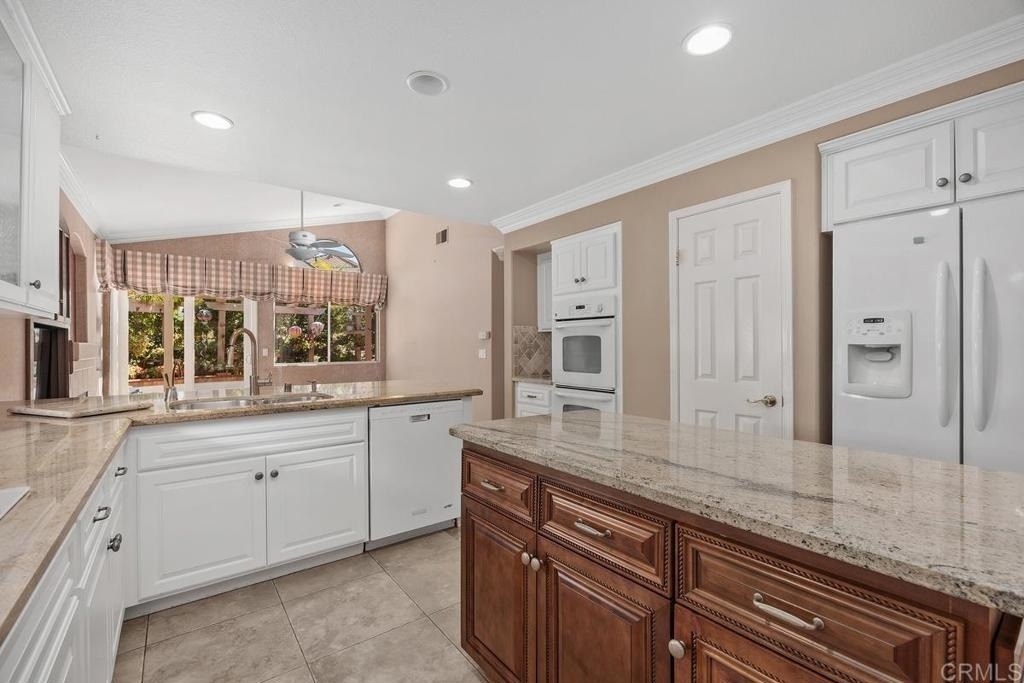 6005 Patmos Way - Photo 11