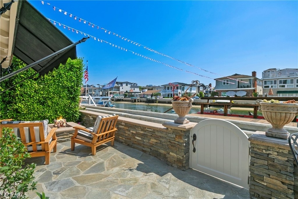 225 Grand Canal - Photo 2