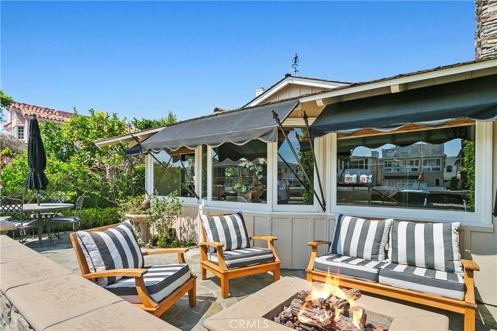 225 Grand Canal - Photo 1