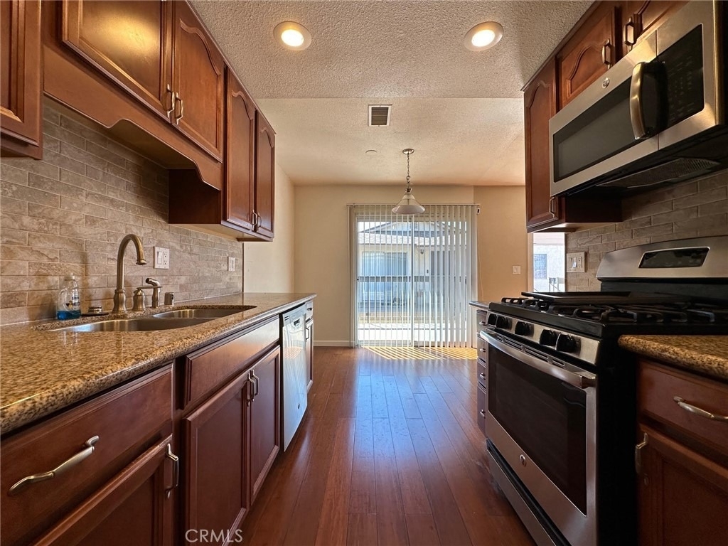 1433 Forest Glen Drive - Photo 4
