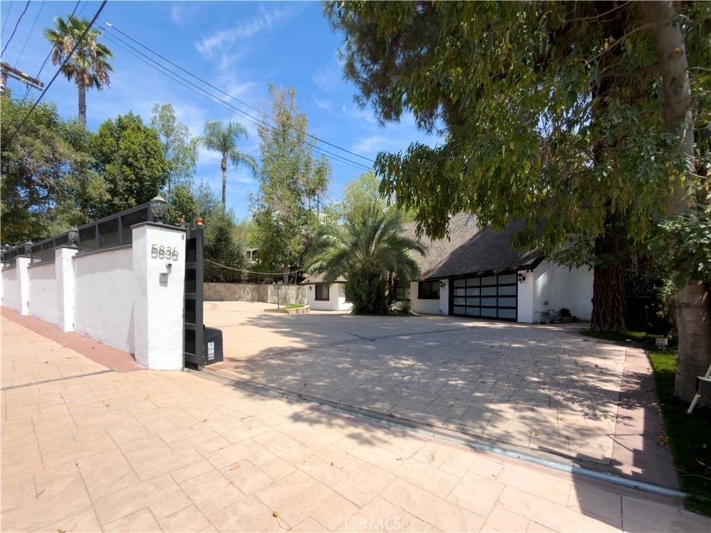 5836 Winnetka Avenue - Photo 2