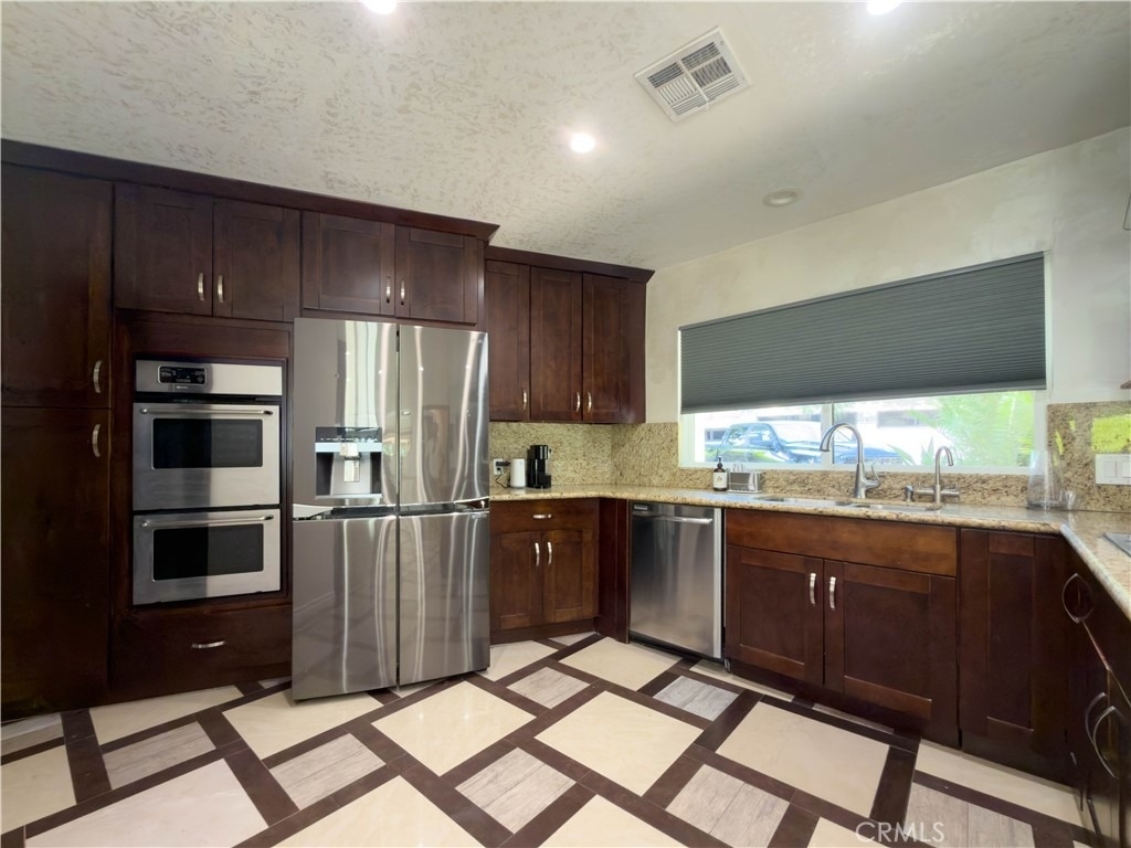 5836 Winnetka Avenue - Photo 10