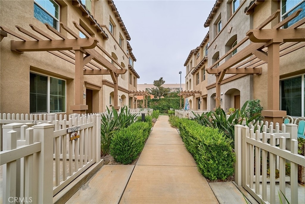 853 E Hollyvale - Photo 4