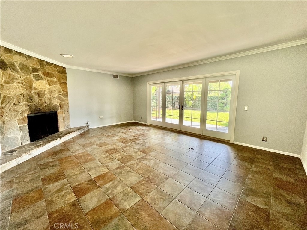 916 W Donington Street - Photo 8