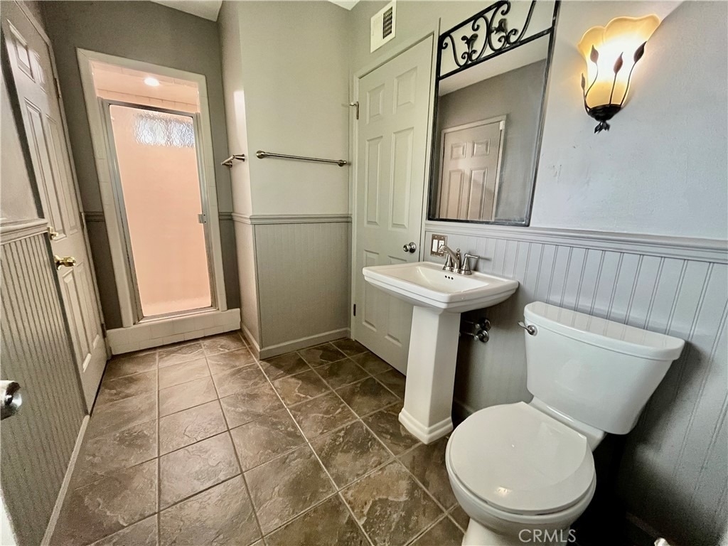 916 W Donington Street - Photo 11