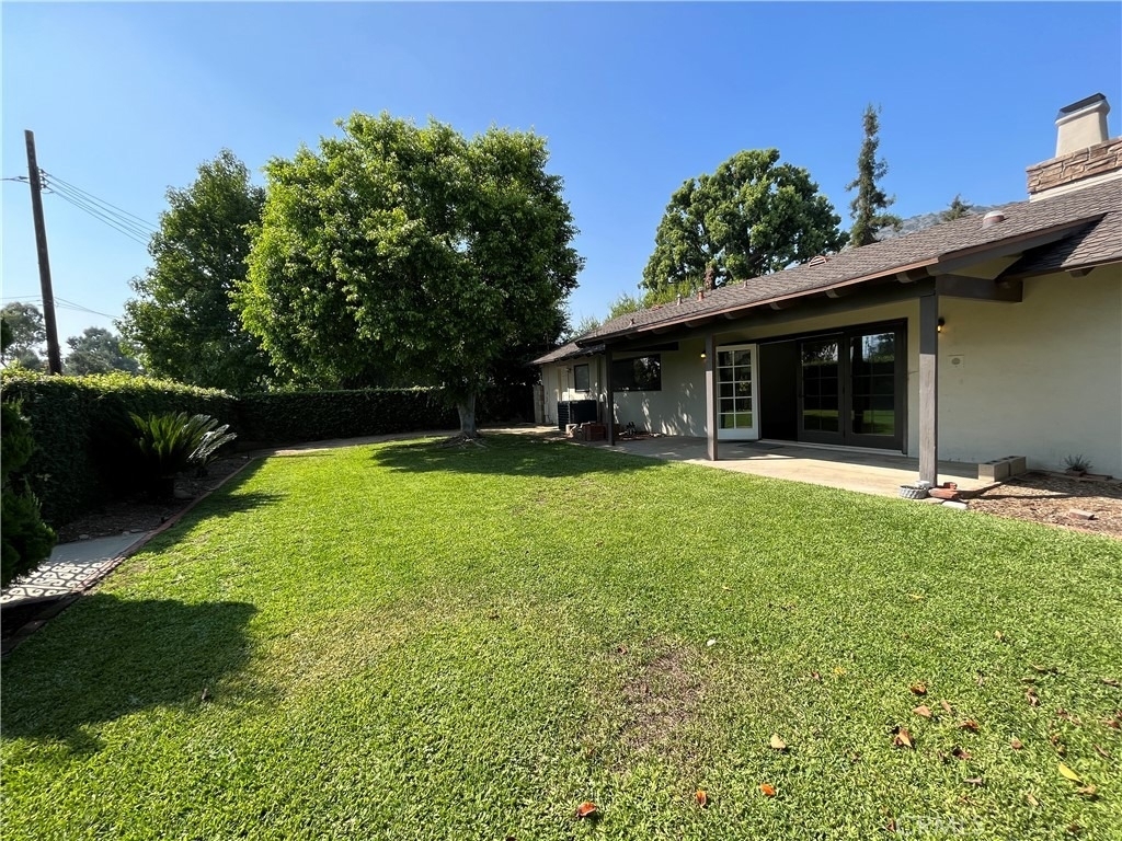 916 W Donington Street - Photo 18