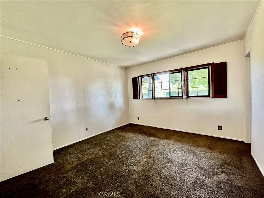 916 W Donington Street - Photo 14