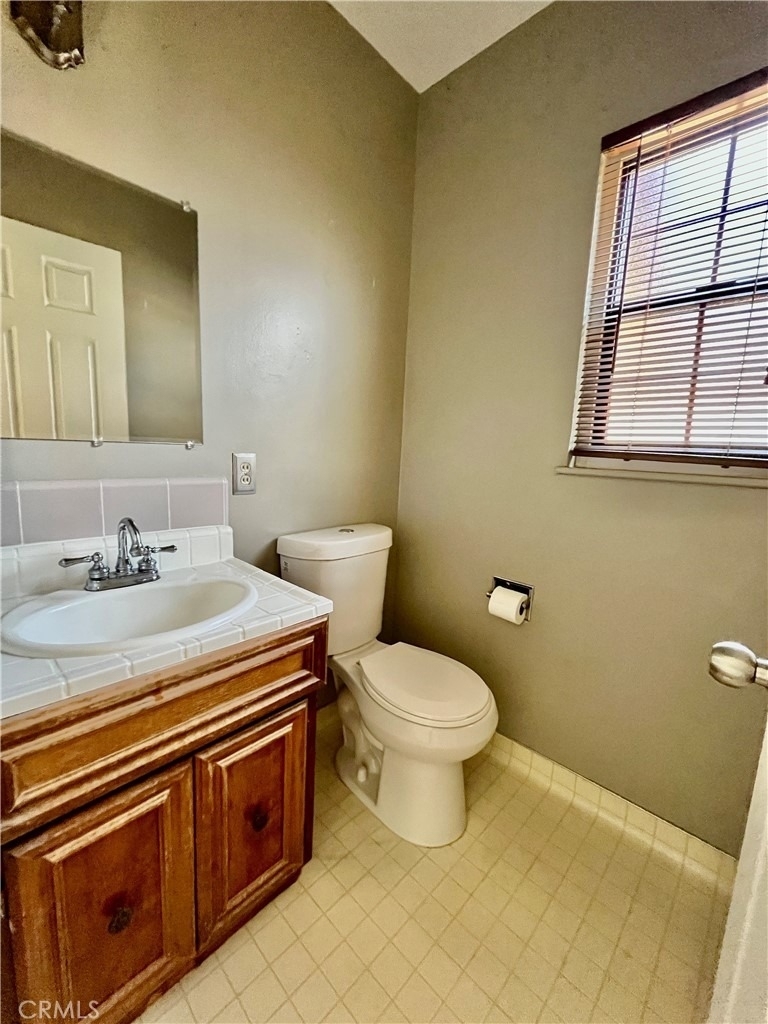 916 W Donington Street - Photo 13