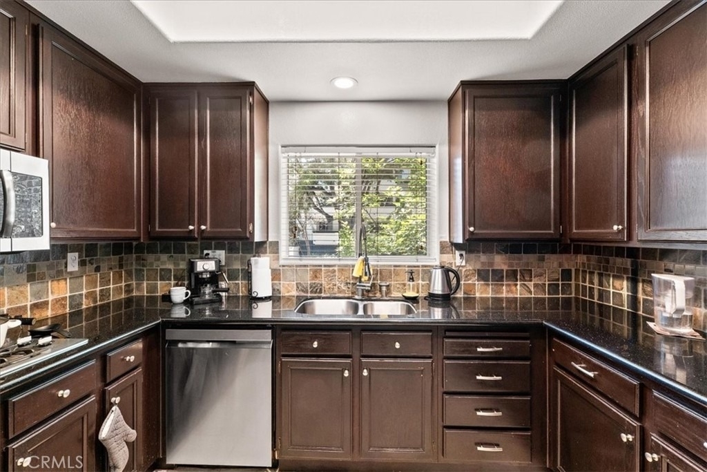 703 Locust Street - Photo 3