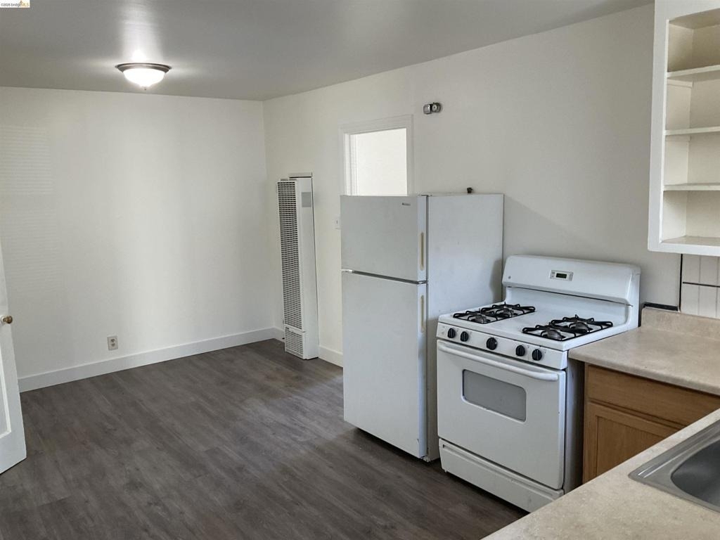 1120 Maple Street - Photo 2