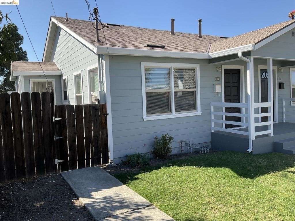 1120 Maple Street - Photo 0