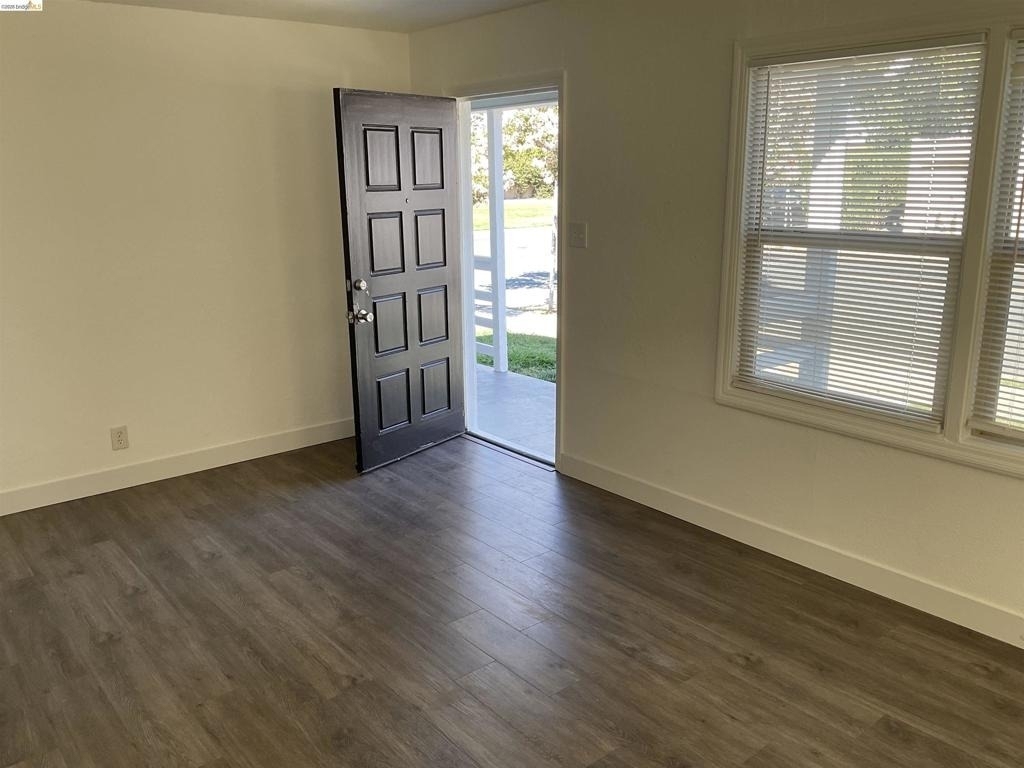 1120 Maple Street - Photo 3