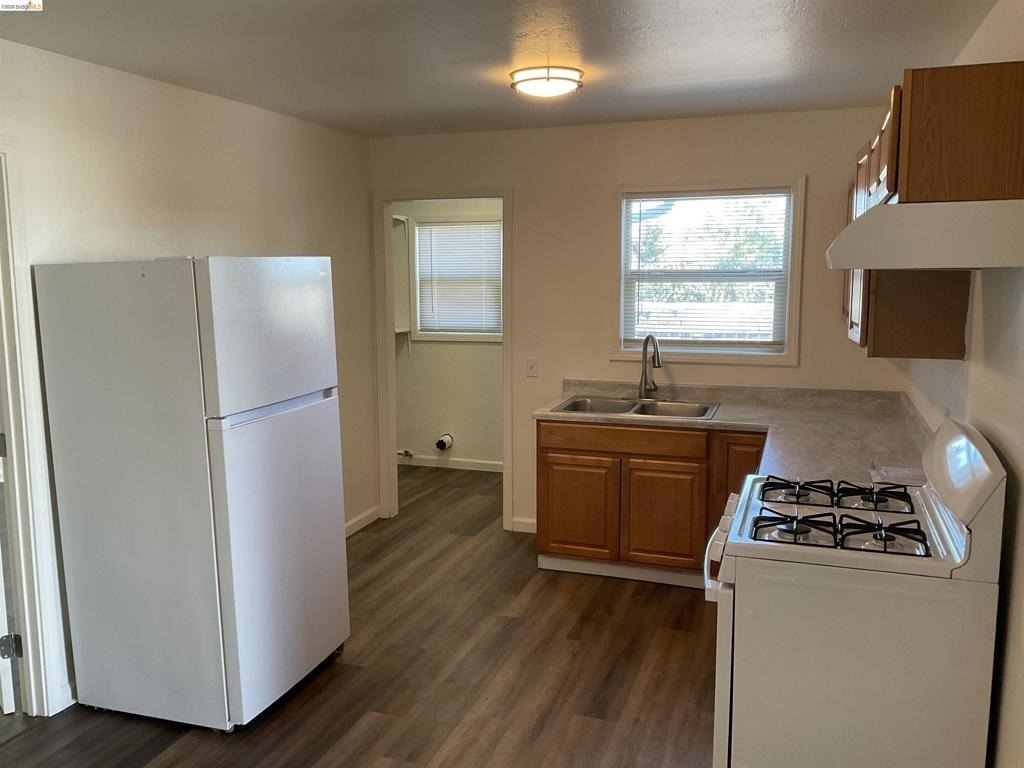 1118 Maple Street - Photo 2