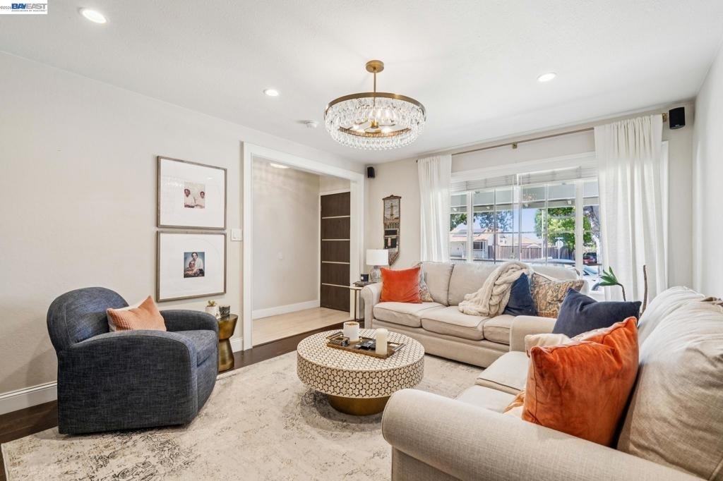 2485 Medallion Dr - Photo 4