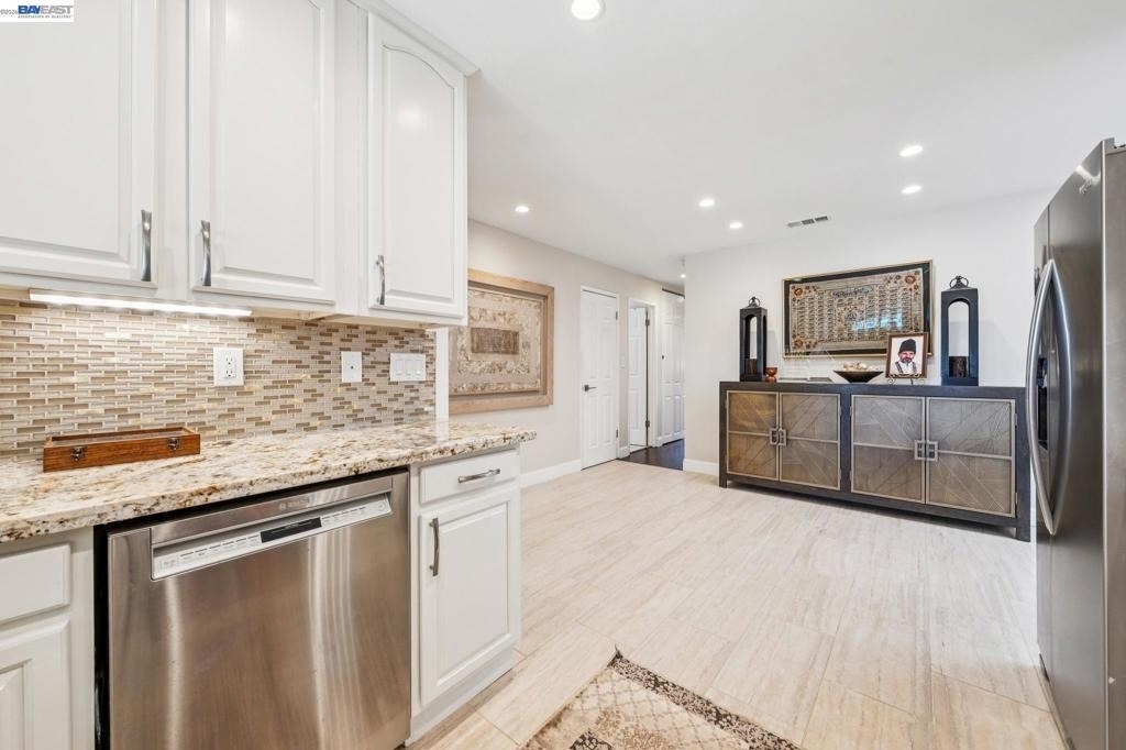 2485 Medallion Dr - Photo 11