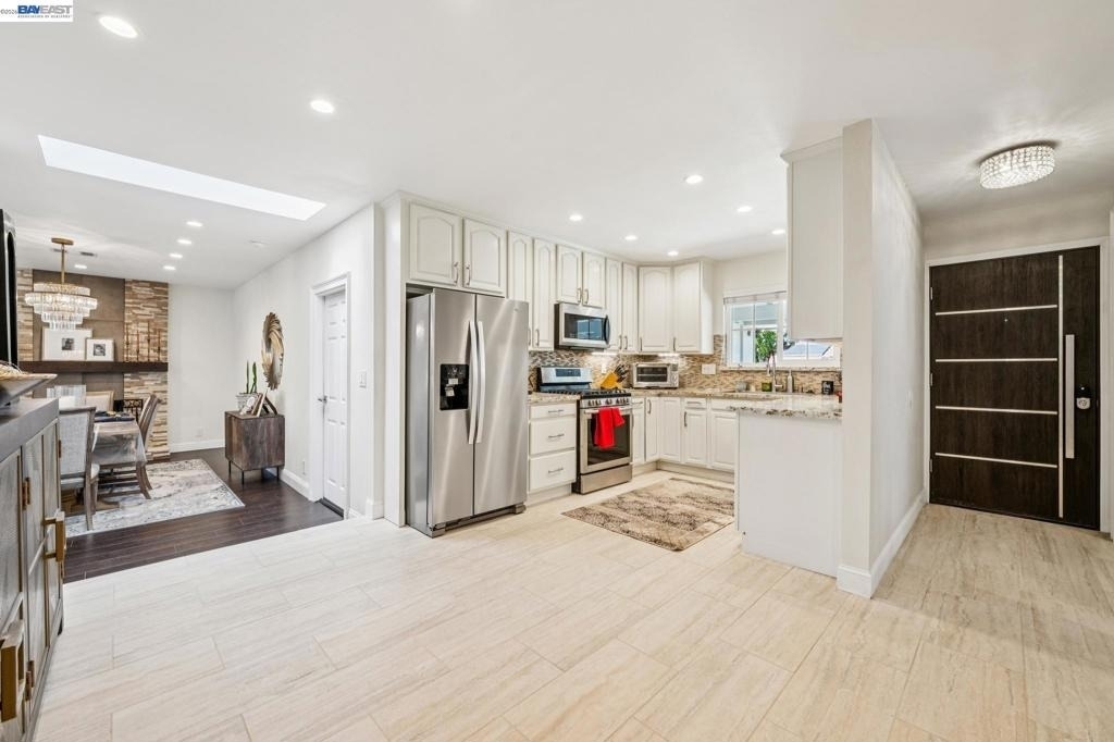 2485 Medallion Dr - Photo 6