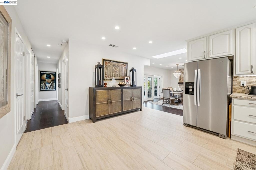 2485 Medallion Dr - Photo 5