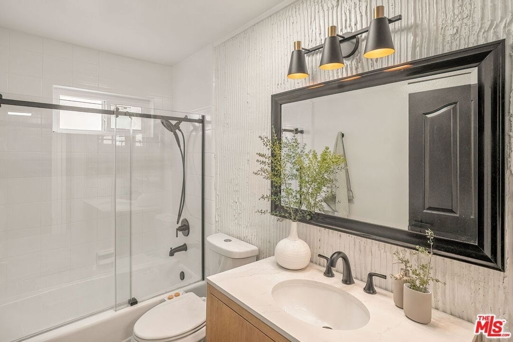 1160 Granville Avenue - Photo 19