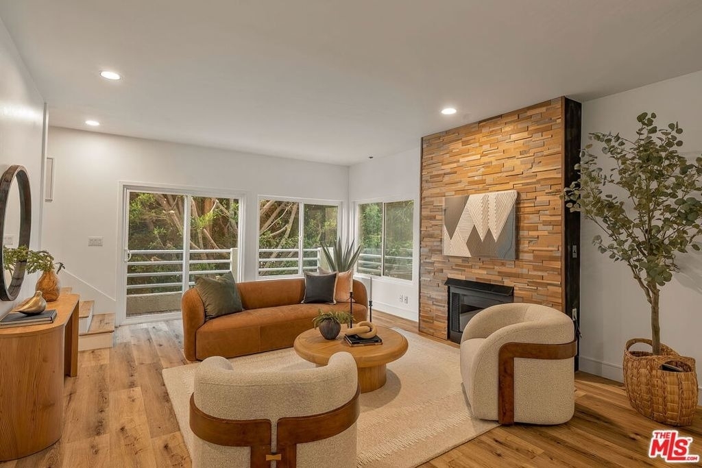 1160 Granville Avenue - Photo 4