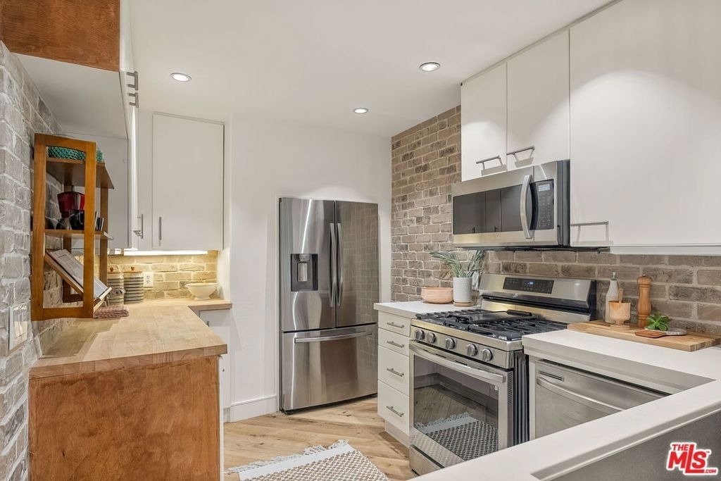 1160 Granville Avenue - Photo 10