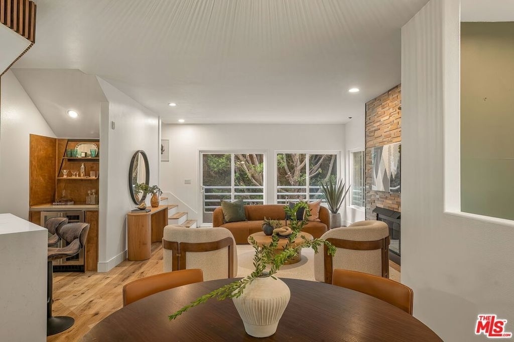 1160 Granville Avenue - Photo 2