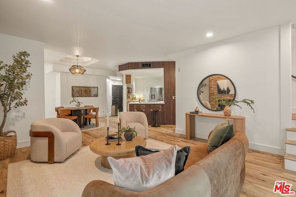 1160 Granville Avenue - Photo 5