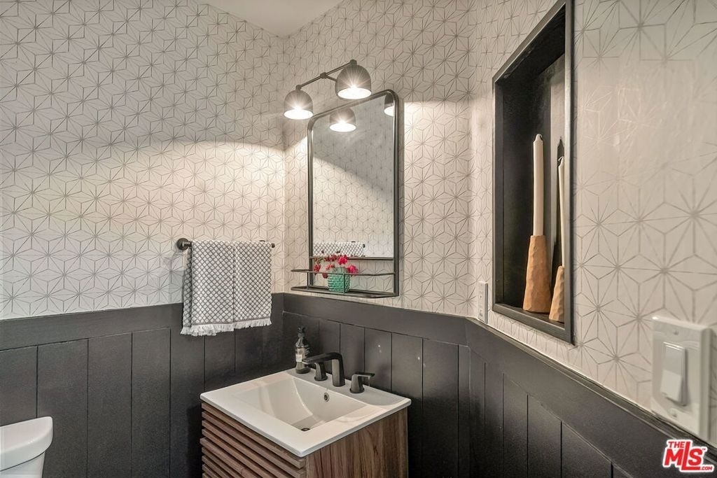 1160 Granville Avenue - Photo 13