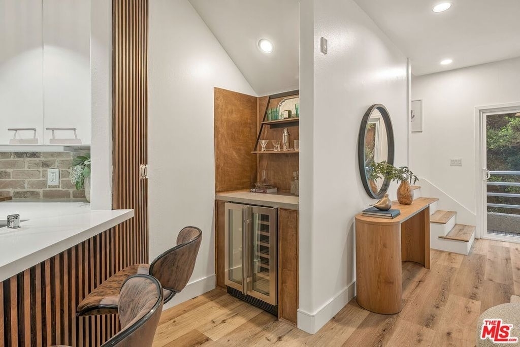1160 Granville Avenue - Photo 7