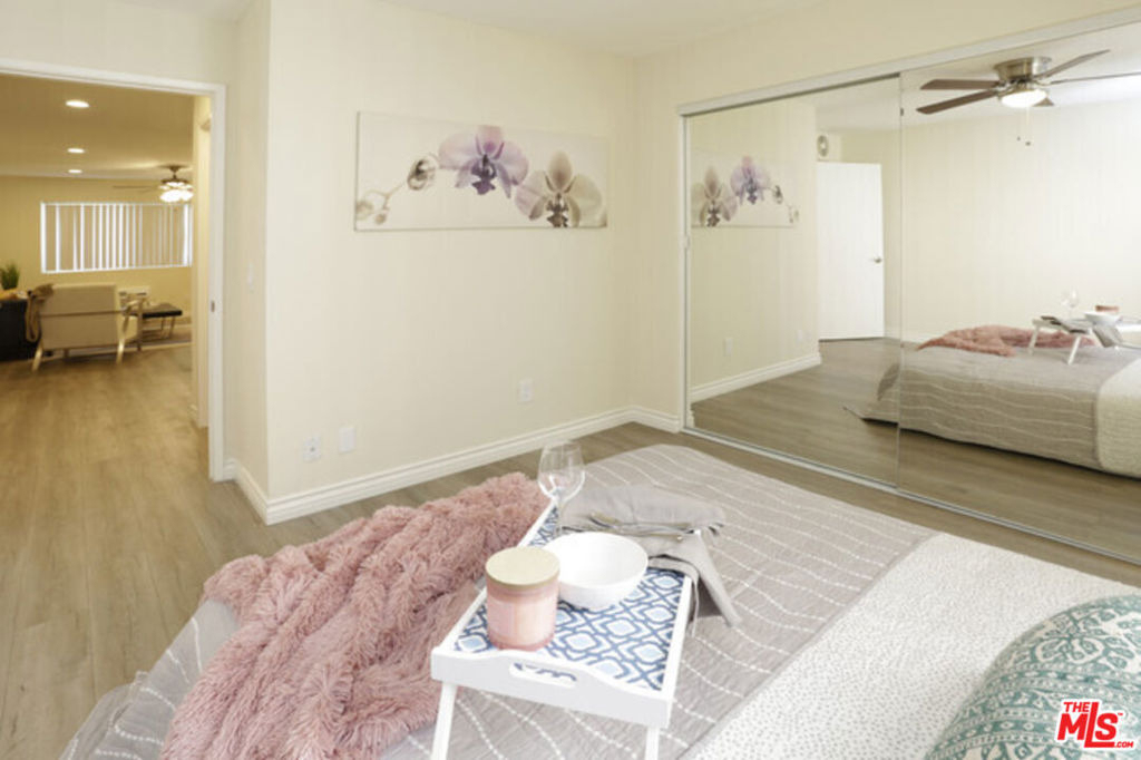 550 S Manhattan Place - Photo 5