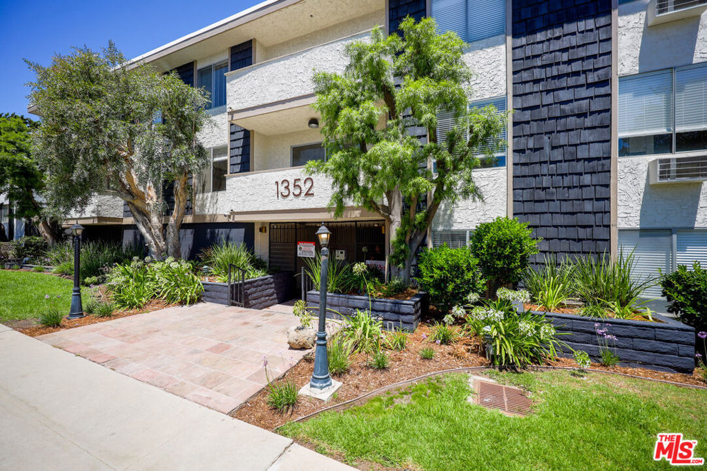 1352 S Carmelina Avenue - Photo 19