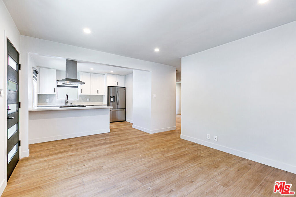 10420 Regent Street - Photo 4
