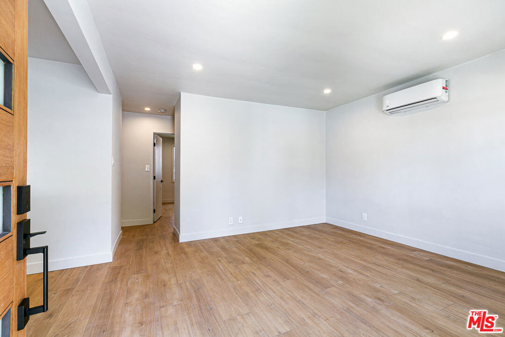 10420 Regent Street - Photo 3
