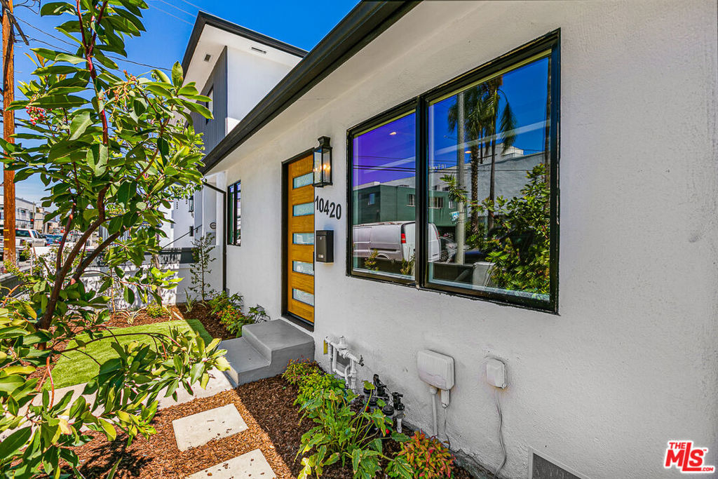 10420 Regent Street - Photo 2