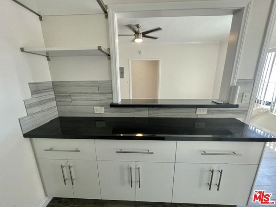 814 S Hobart Boulevard - Photo 23