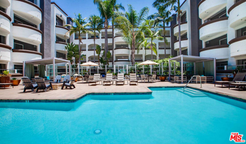 7660 Beverly Boulevard - Photo 12