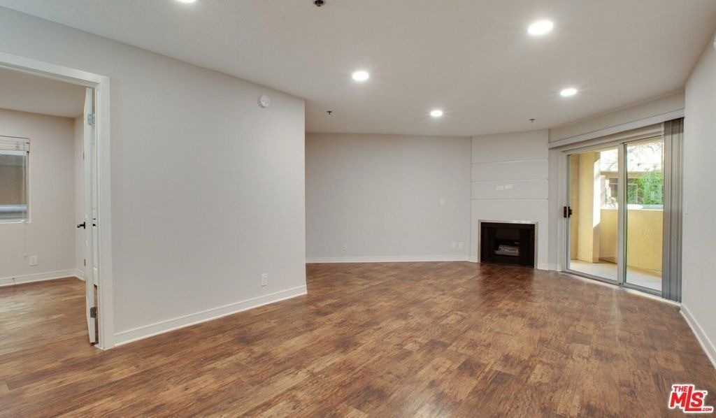 7660 Beverly Boulevard - Photo 2