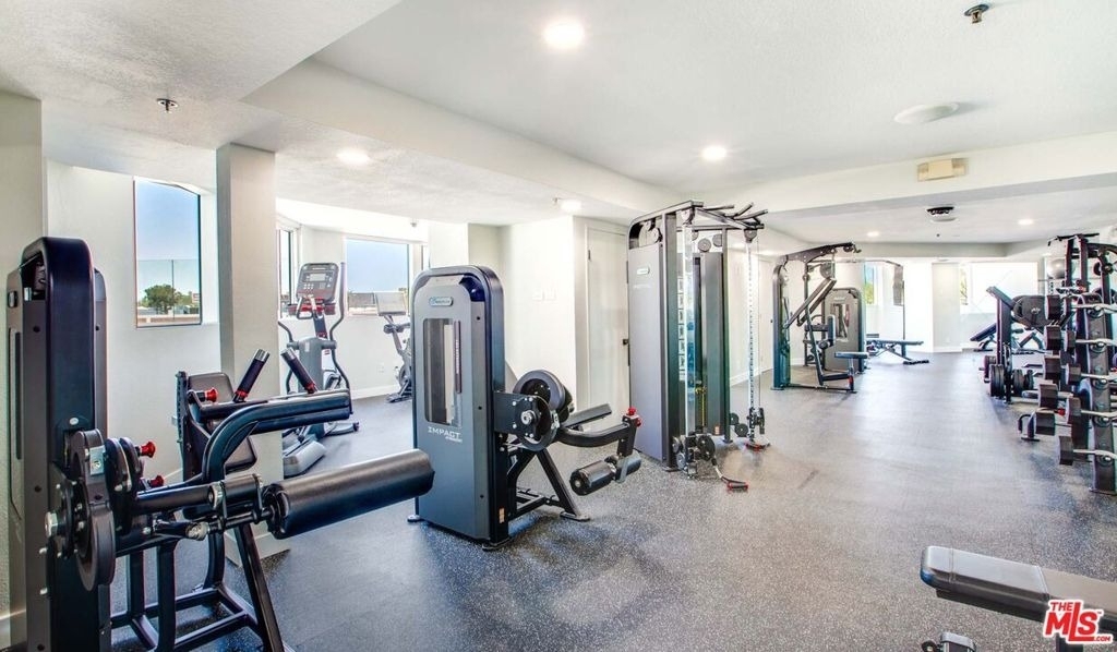7660 Beverly Boulevard - Photo 8