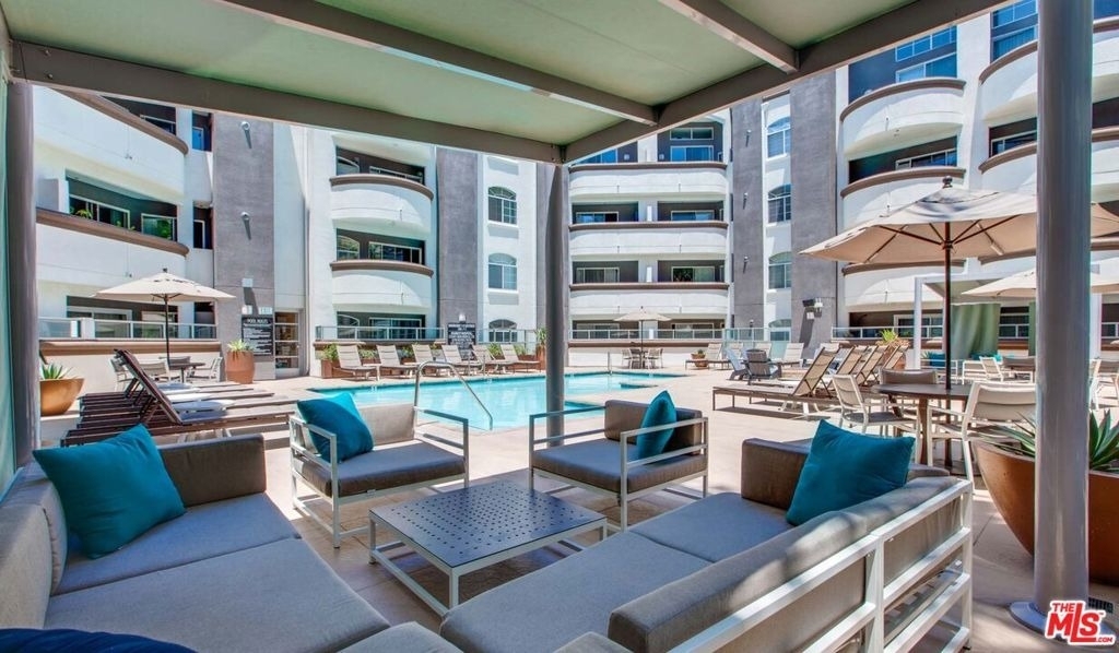 7660 Beverly Boulevard - Photo 11